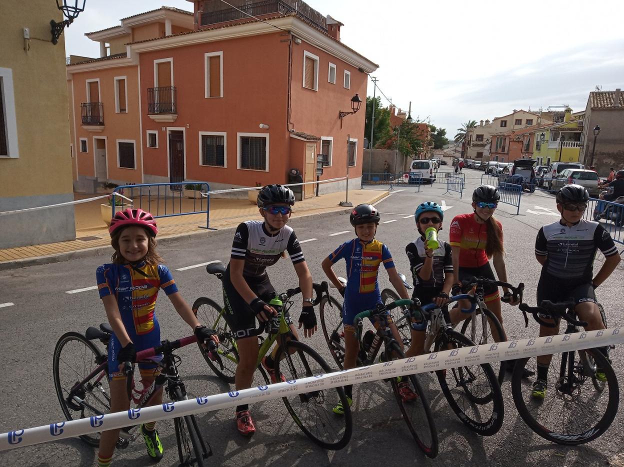 Los ciclistas del Triasport que se desplazaron a la Vila Joiosa. 