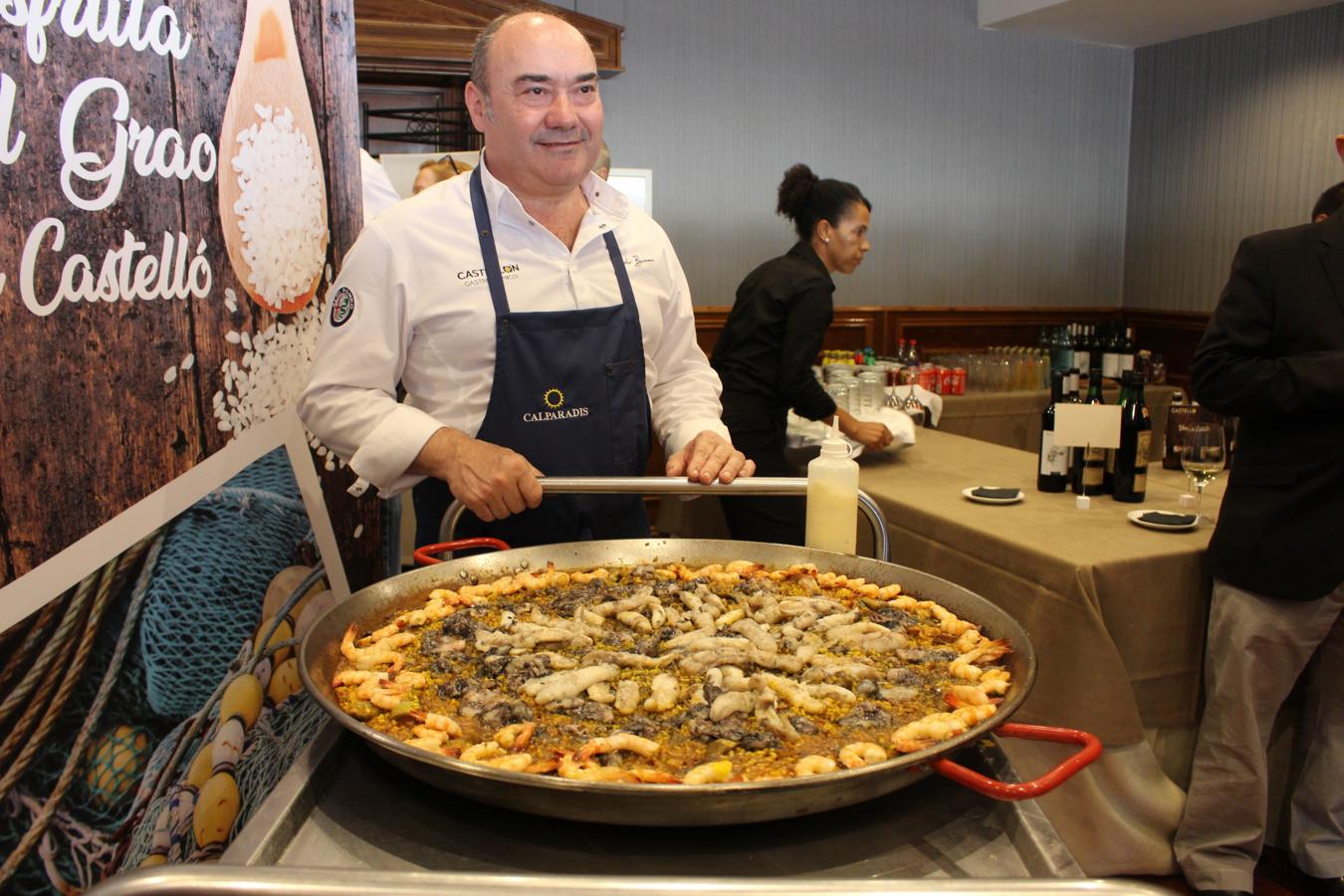 ARROCITO DE CASTELLÓN. El chef Miquel Barrera, del restaurante Cal Paradía, en Vall d'Alba (Castellón) cocina esta receta que justifica que su local tenga 1 estrella Michelin.