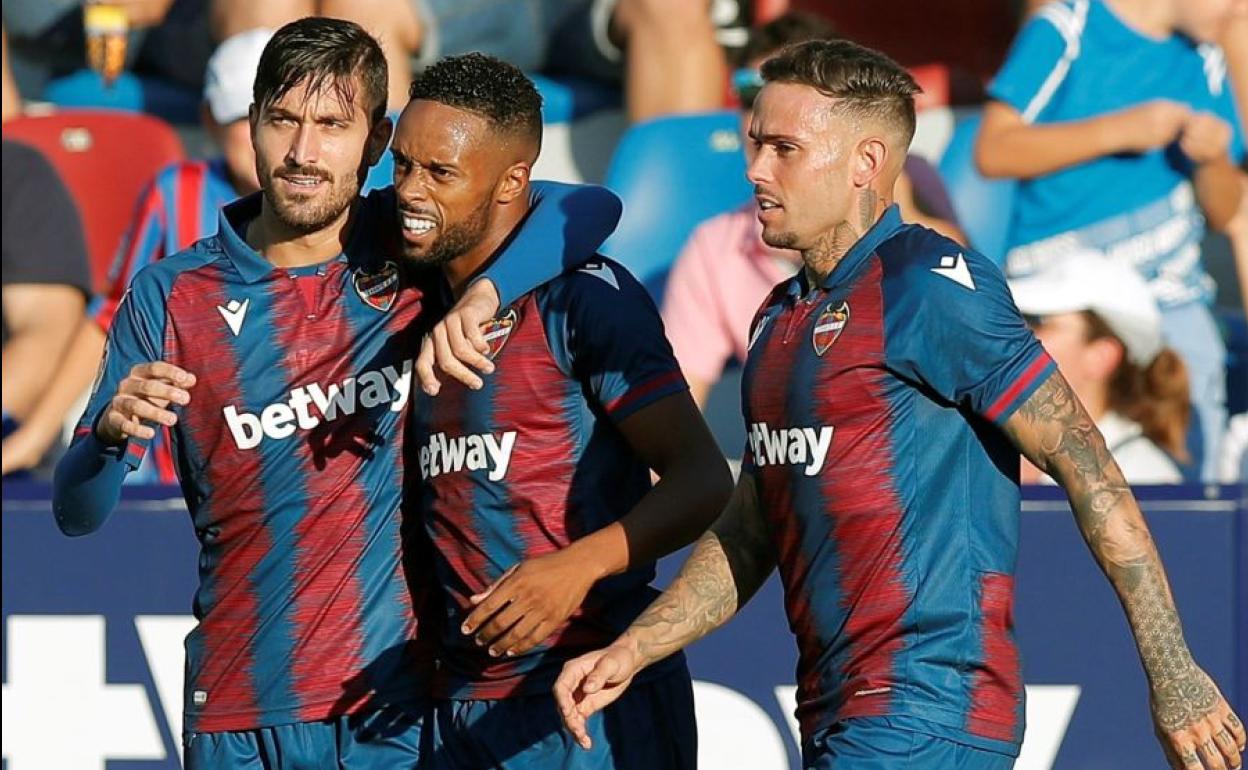 Hernani celebra su gol ante el Osasuna.