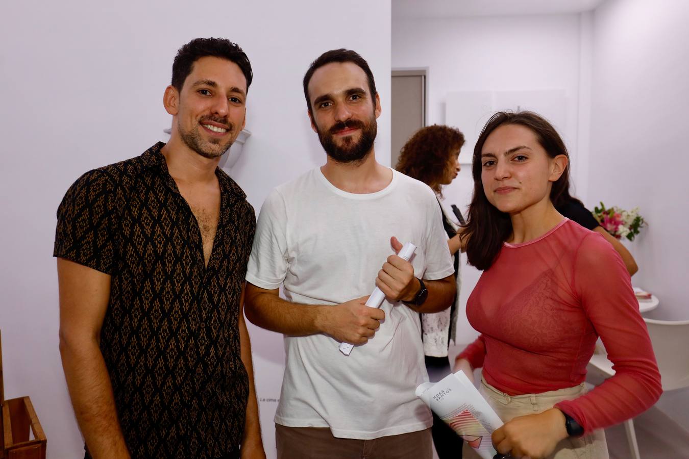 Las galerías de arte han comenzado el evento 'Abierto Valencia', una cita que llega a su séptima edición y se extenderá hasta el próximo domingo, día 22, con la participación de 16 galerías de la ciudad. A través de esta iniciativa, promovida por la Asociación de Galerías de Arte Contemporáneo de la Comunitat Valenciana, durante el fin de semana todos estos espacios abrirán sus puertas para dar a conocer el papel que juegan como agentes promotores del patrimonio cultural.