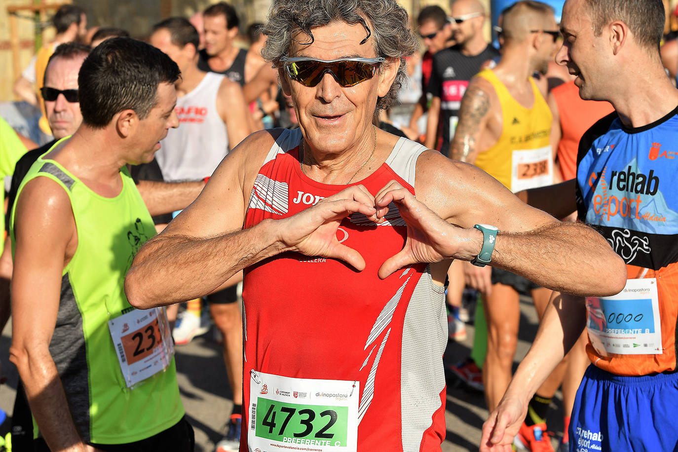 Fotos: Búscate en la 43ª Volta a Peu de los barrios de San Marcelino y San Isidro de Valencia