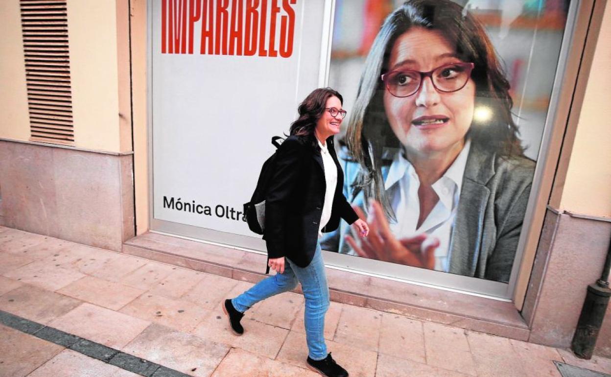 Oltra entrando ayer a la Ejecutiva de ayer en la sede de Compromís en Valencia.