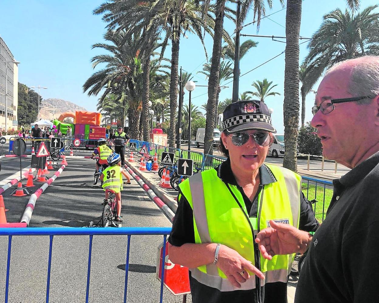 Imagen de la Ciclovía Litoral que se celebró el domingo en la fachada marítima de Alicante. 