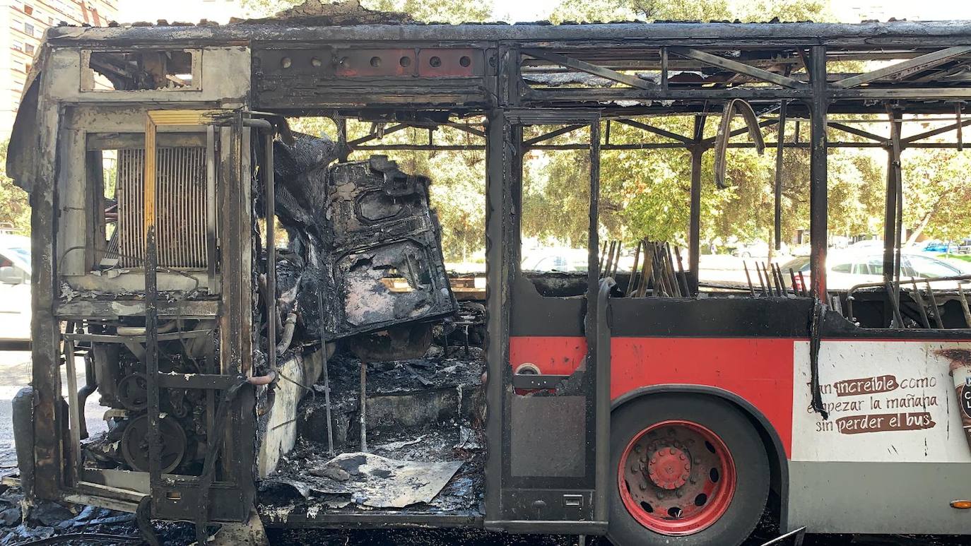 Arde un autobús de la EMT en Blasco Ibáñez