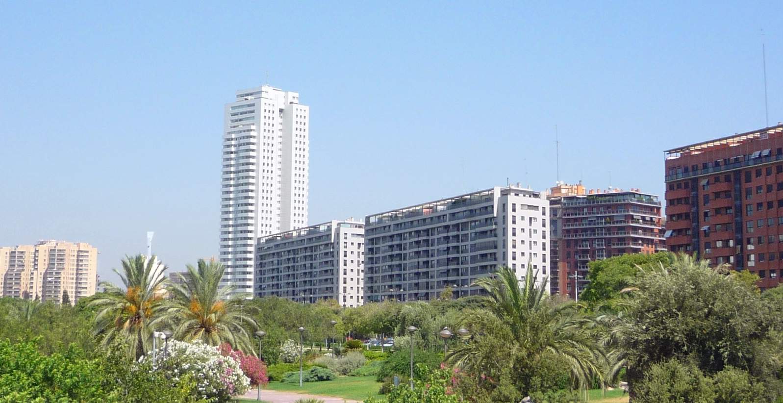 2. Torre de Francia. 115 metros - 35 plantas. Apartamentos. Construido en 2002