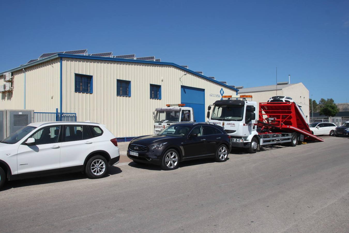 Operación policial en un negocio de compraventa de coches de lujo en Xàbia