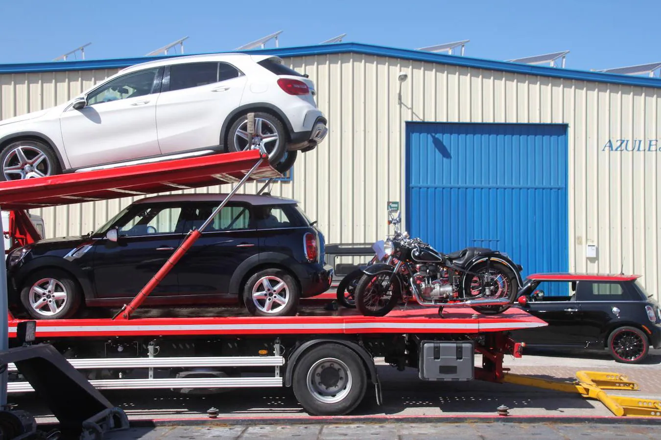 Operación policial en un negocio de compraventa de coches de lujo en Xàbia