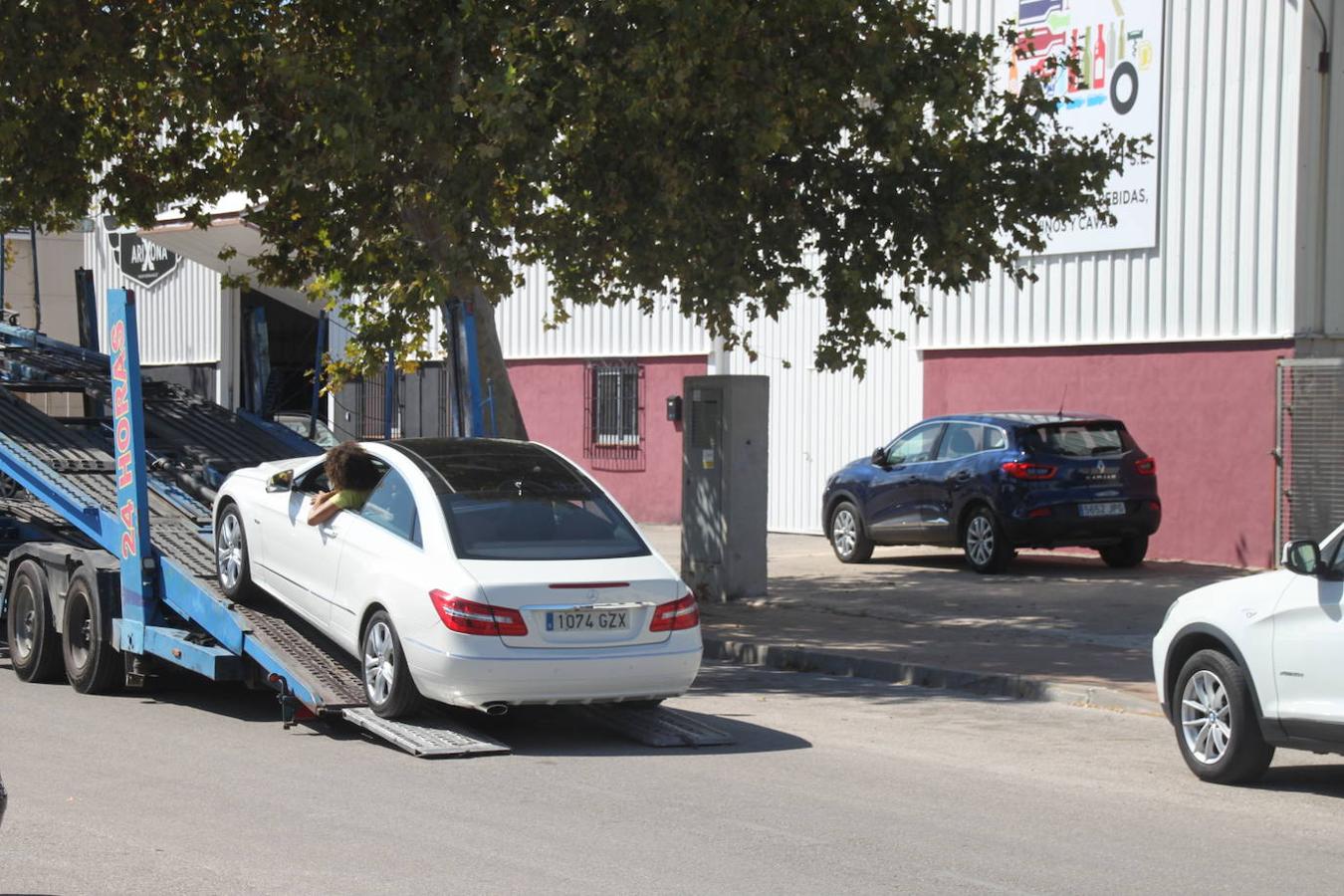 Operación policial en un negocio de compraventa de coches de lujo en Xàbia