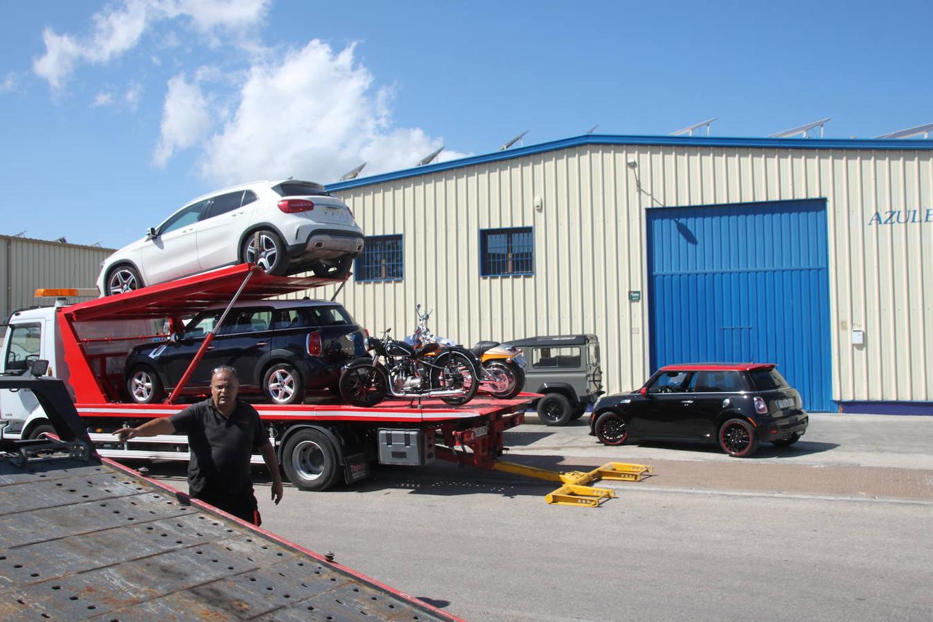 Operación policial en un negocio de compraventa de coches de lujo en Xàbia