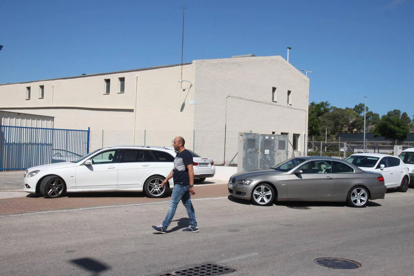 Operación policial en un negocio de compraventa de coches de lujo en Xàbia