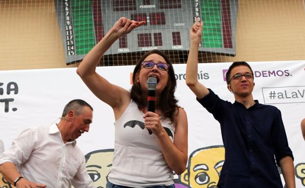 Joan Baldoví, Mónica Oltra e Íñigo Errejón, durante un acto de campaña electoral.