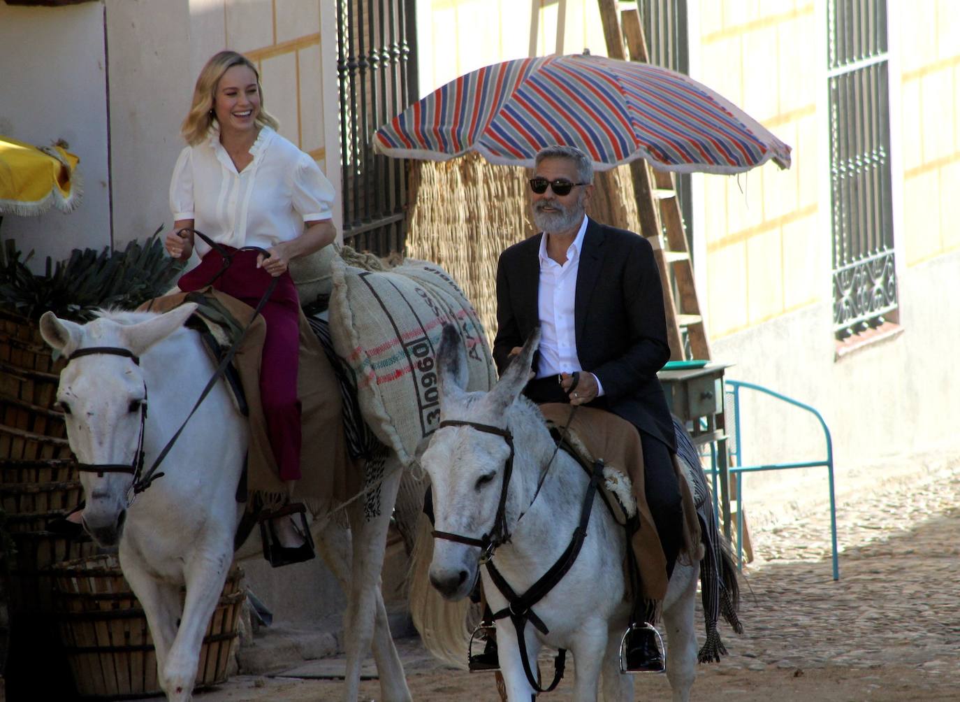 Brie Larson y George Clooney. 