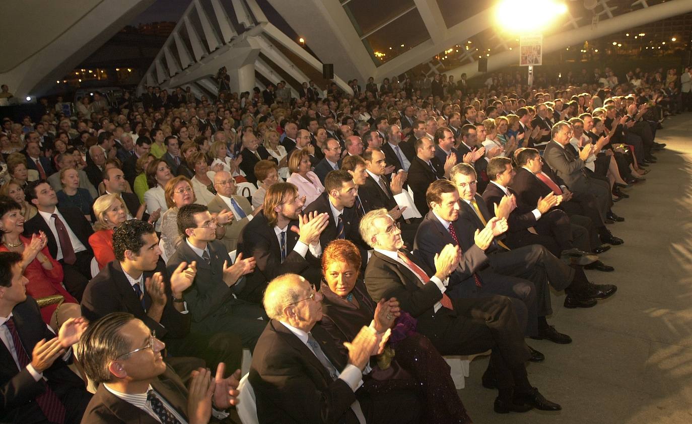 2003. Asistentes a la gala celebrada en la Ciudad de las Artes y de las Ciencias.