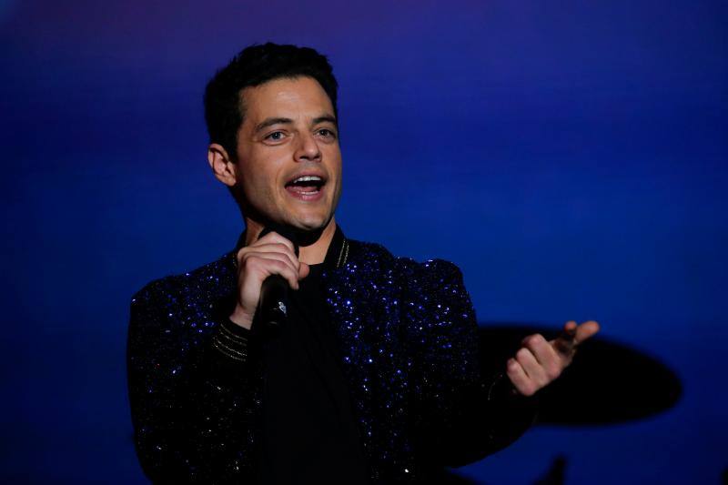 Ese entregado público enloqueció cuando el actor Rami Malek, que ganó el Óscar por su papel de Freddie Mercury en el biopic "Bohemian Rhapsody", presentó en el escenario a la considerada "una de las mejores bandas de todos los tiempos", que tocó éxitos como "Don't stop me now", "Radio Ga Ga" y "Another One Bites The Dust".