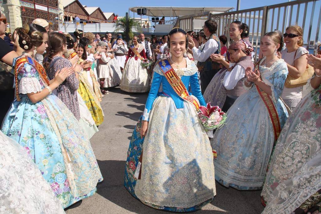 Un año más la Agrupación de Fallas del Marítimo celebró la ofrenda floral a la Virgen sumergida situada en el espigón de la parte exterior del Real Club Náutico de Valencia. La figura, esculpida en bronce, en 1977 por Ignacio Cuartero Fernández, estuvo más de 10 años emplazada bajo el mar frente al faro de Valencia, a 14 metros de profundidad. Sin embargo, en mayo de 2009, debido a las obras de reforzamiento del faro que se hicieron en el Puerto y después de haber restaurado la imagen, los miembros del Club de Buceo G.I.S.E.D VALENCIA, con la colaboración del Real Club Náutico, colocaron la imagen de la Virgen «en un lugar más accesible, frente al espigón situado junto a sus instalaciones, y donde está a 10 metros de profundidad». El Edificio del Reloj del Puerto de Valencia fue el punto de partida del acto el domingo 29 de septiembre, en la que los máximos representantes de las 46 Comisiones falleras que forman la Agrupación, no quisieron perderse este acto tan especial al que acudieron las falleras mayores de Valencia 2019, Marina Civera y Sara Larrazábal.