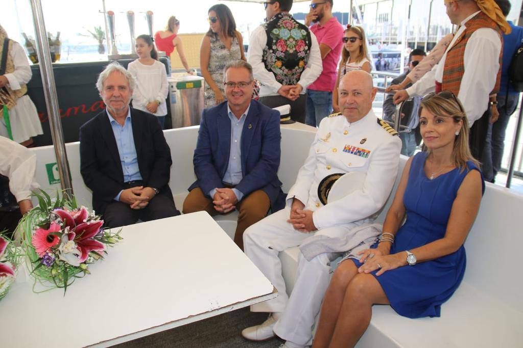 Un año más la Agrupación de Fallas del Marítimo celebró la ofrenda floral a la Virgen sumergida situada en el espigón de la parte exterior del Real Club Náutico de Valencia. La figura, esculpida en bronce, en 1977 por Ignacio Cuartero Fernández, estuvo más de 10 años emplazada bajo el mar frente al faro de Valencia, a 14 metros de profundidad. Sin embargo, en mayo de 2009, debido a las obras de reforzamiento del faro que se hicieron en el Puerto y después de haber restaurado la imagen, los miembros del Club de Buceo G.I.S.E.D VALENCIA, con la colaboración del Real Club Náutico, colocaron la imagen de la Virgen «en un lugar más accesible, frente al espigón situado junto a sus instalaciones, y donde está a 10 metros de profundidad». El Edificio del Reloj del Puerto de Valencia fue el punto de partida del acto el domingo 29 de septiembre, en la que los máximos representantes de las 46 Comisiones falleras que forman la Agrupación, no quisieron perderse este acto tan especial al que acudieron las falleras mayores de Valencia 2019, Marina Civera y Sara Larrazábal.