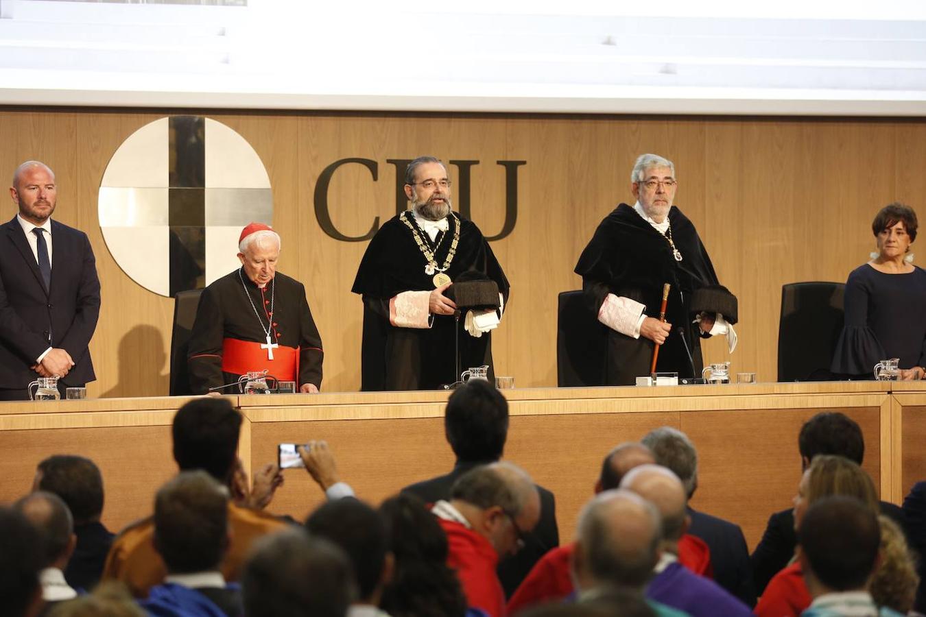 La universidad inaugura su Paraninfo con el acto de apertura del curso