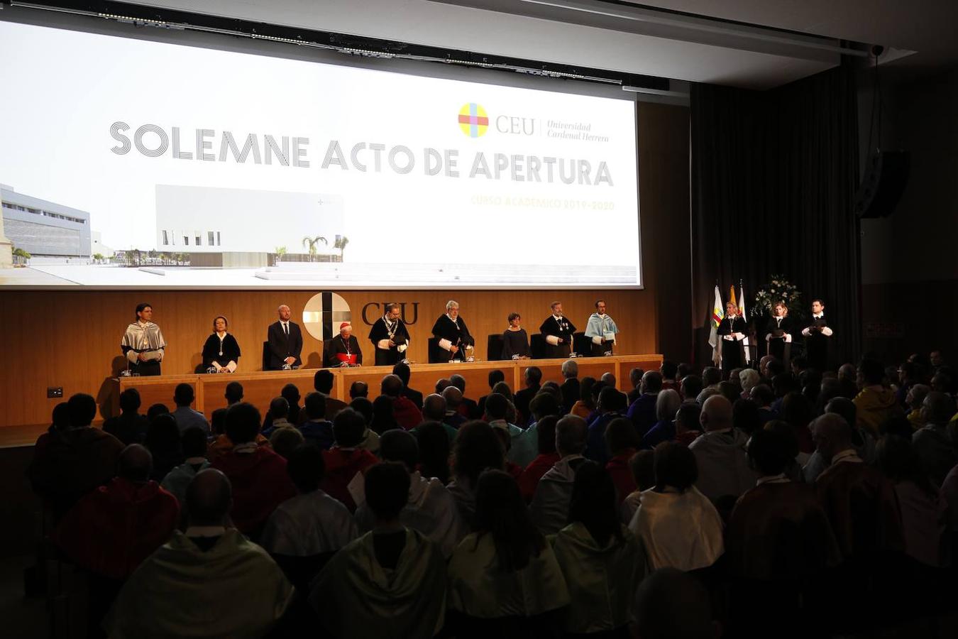 La universidad inaugura su Paraninfo con el acto de apertura del curso