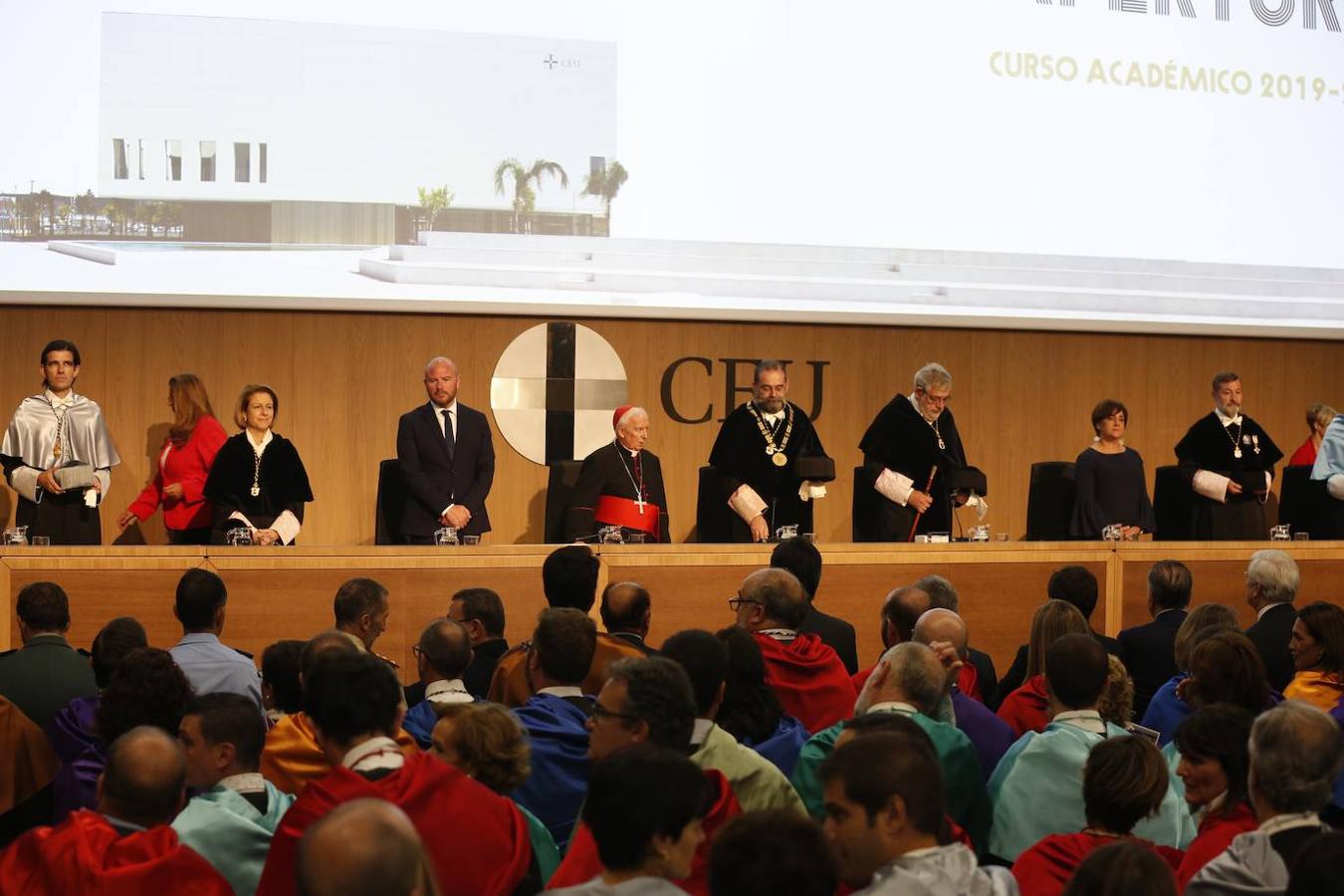 La universidad inaugura su Paraninfo con el acto de apertura del curso