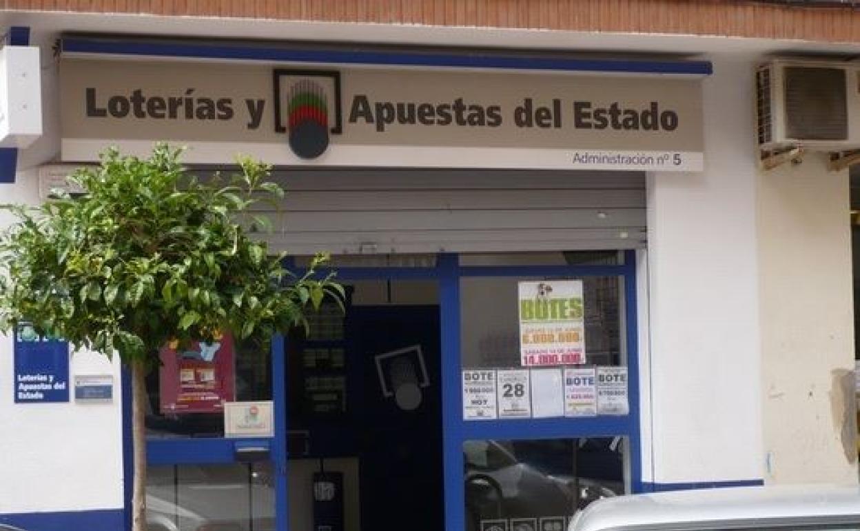 Administración de lotería de Mislata en la que ha sido validado el boleto ganador.