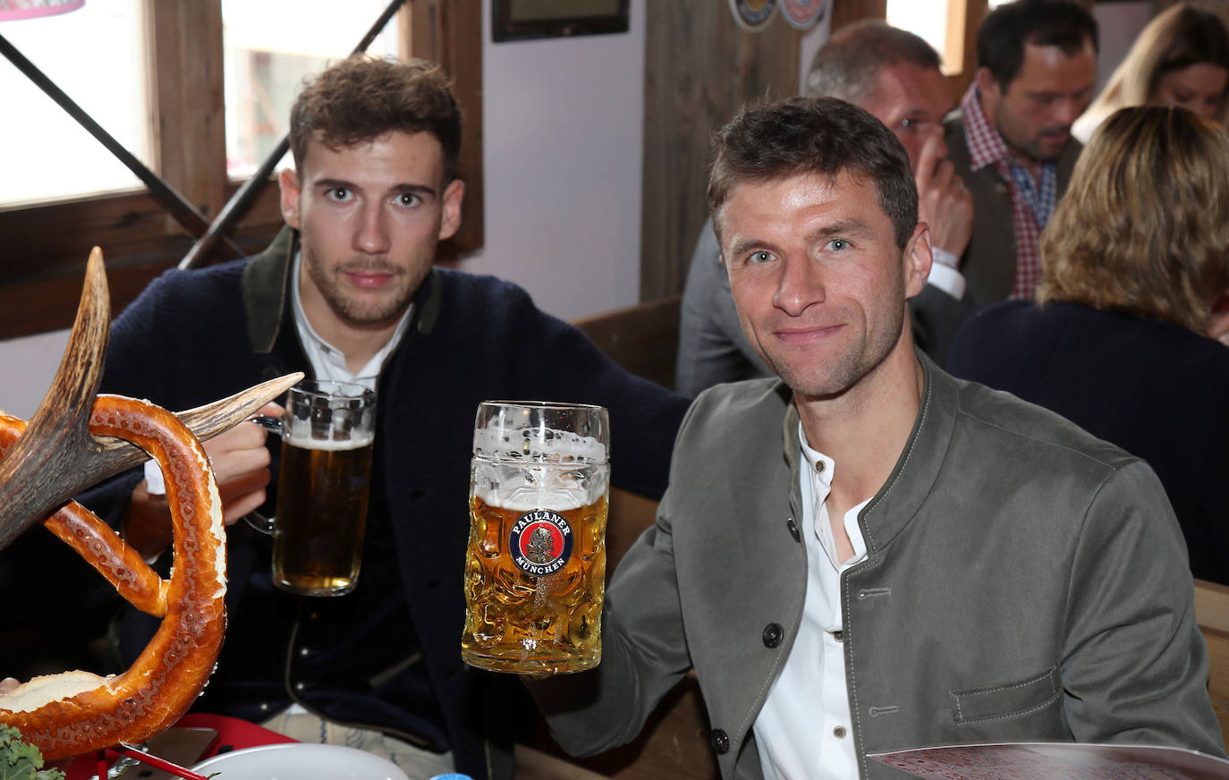 Leon Goretzka y Thomas Müller.