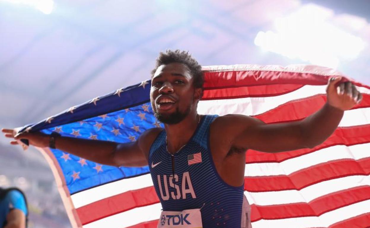 El estadounidense Noah Lyles, tras proclamarse campeón del mundo de 200 metros lisos. 