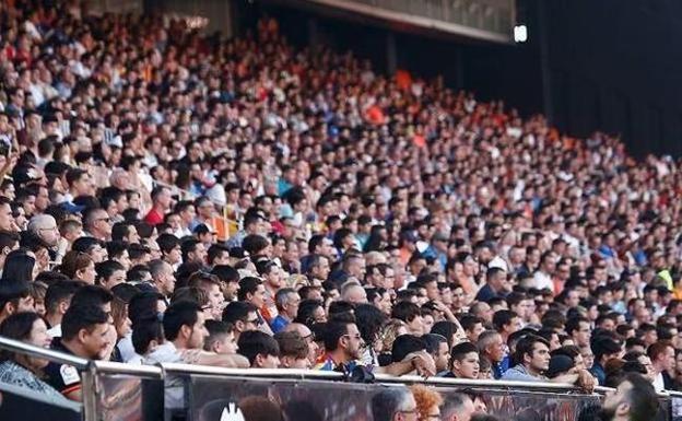 Aficionados en Mestalla.