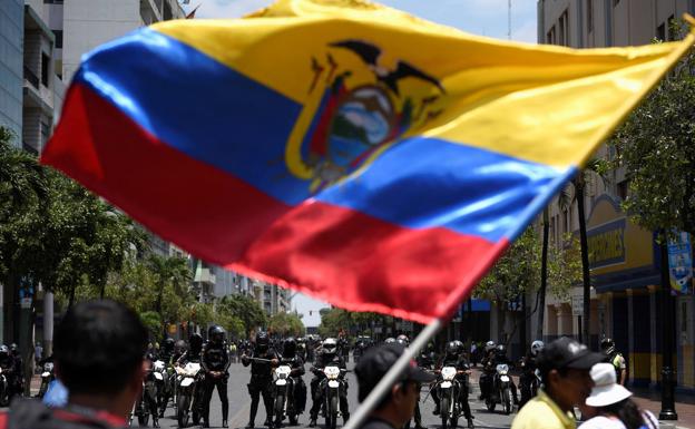 La Policía controla la manifestación de este miércoles en Quito (Ecuador).