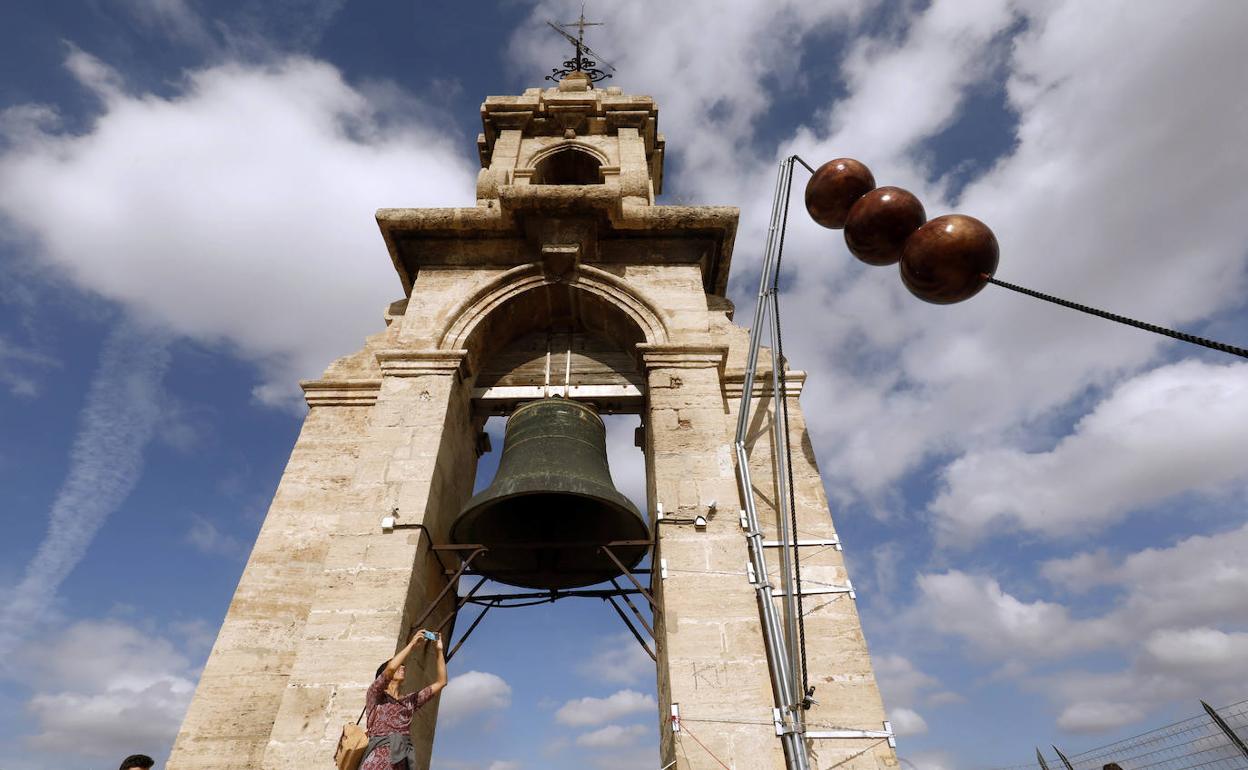 Micalet | Un telégrafo óptico portuario de hace 180 años se instala en lo alto del Micalet