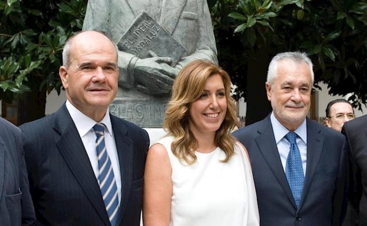 Los expresidentes de la Junta Manuel Chaves, Susana Díaz y José Antonio Griñán.