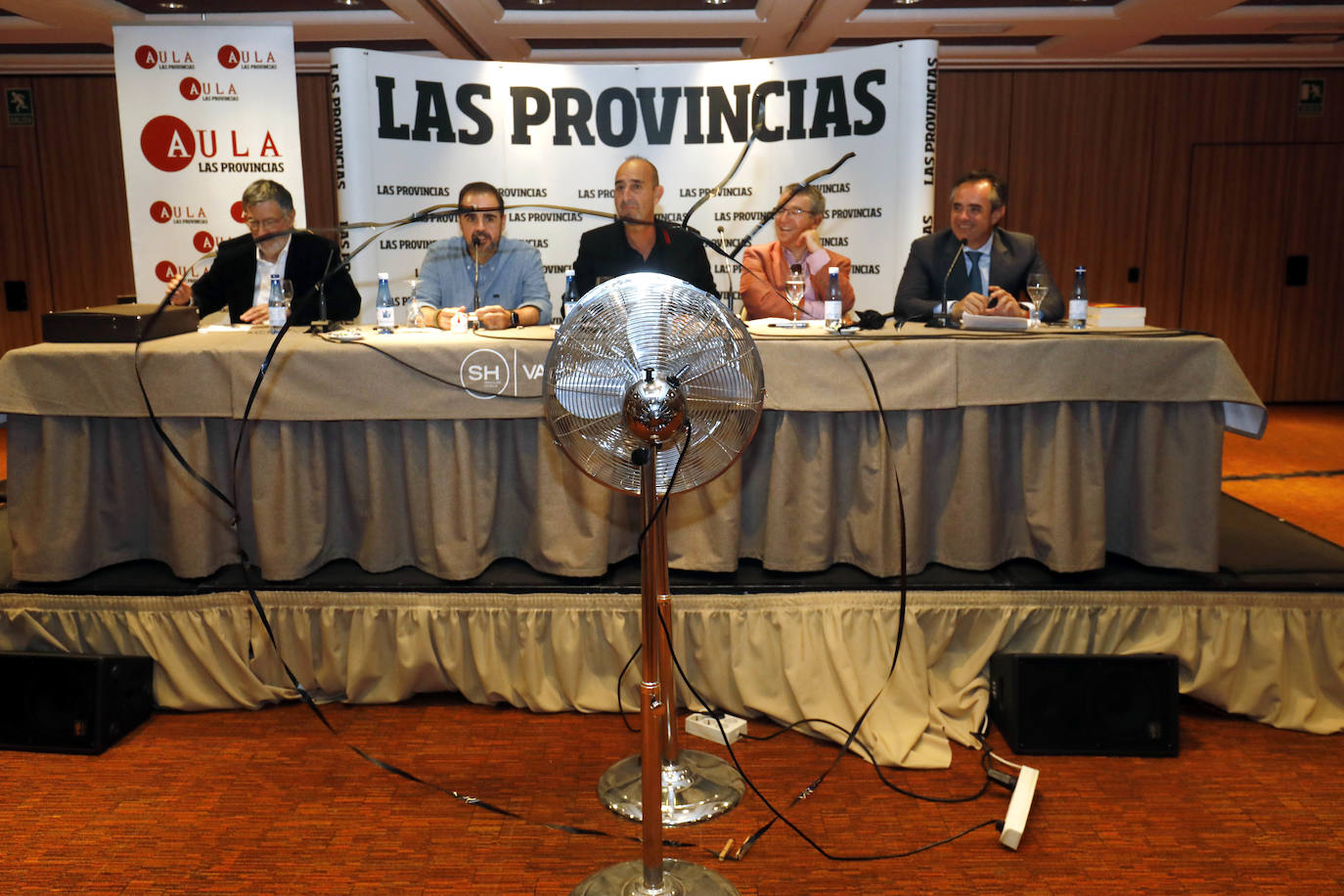 Fotos: Ramón Palomar presenta su nuevo libro, &#039;La Gallera&#039;, en el Aula LAS PROVINCIAS