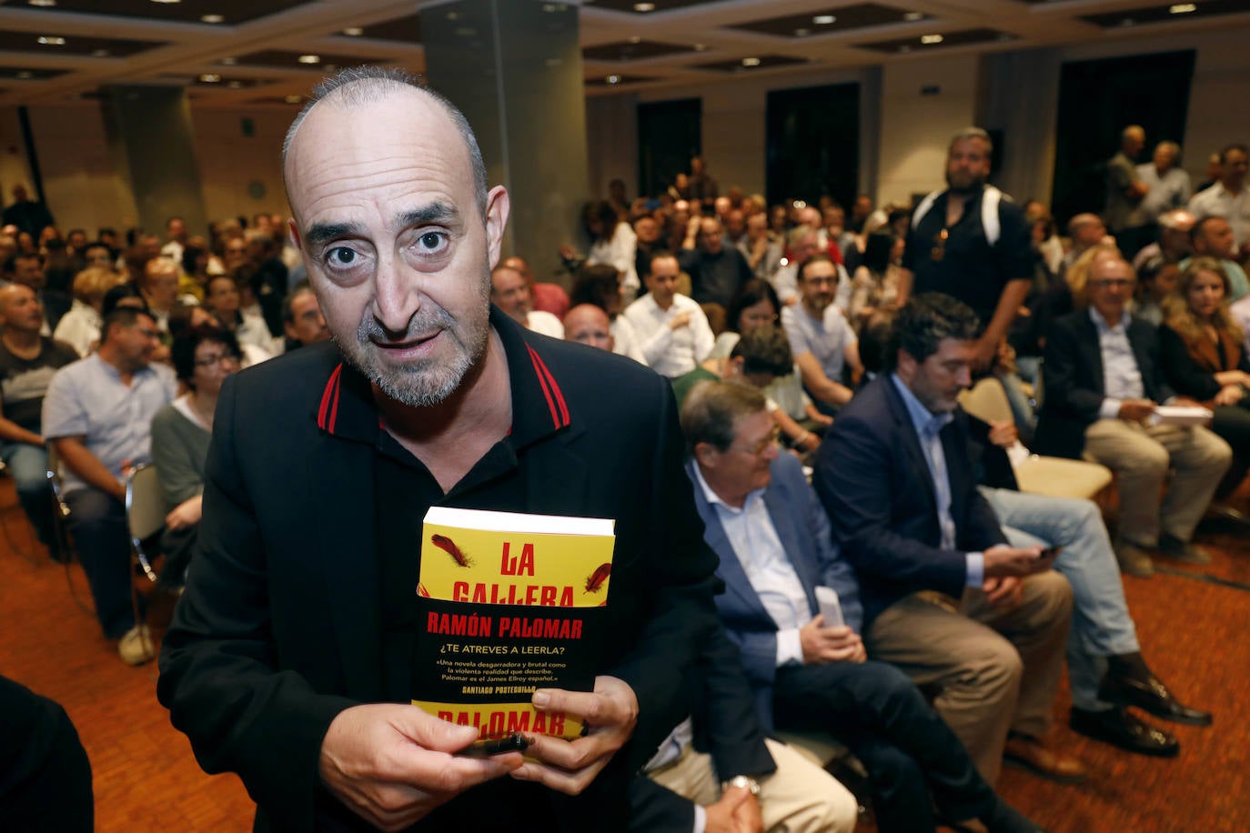 Fotos: Ramón Palomar presenta su nuevo libro, &#039;La Gallera&#039;, en el Aula LAS PROVINCIAS