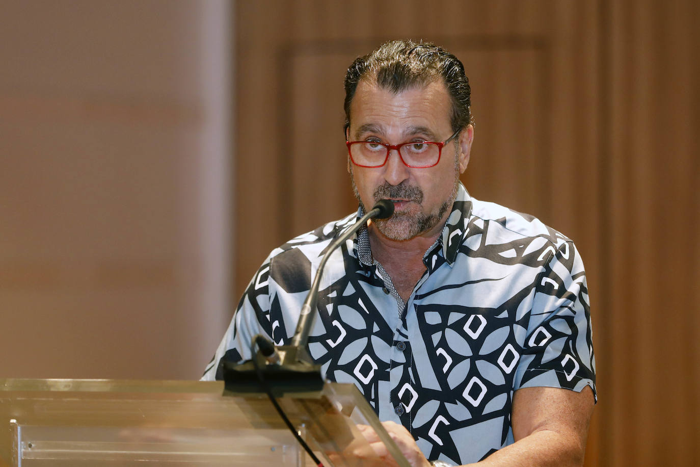 Fotos: Ramón Palomar presenta su nuevo libro, &#039;La Gallera&#039;, en el Aula LAS PROVINCIAS