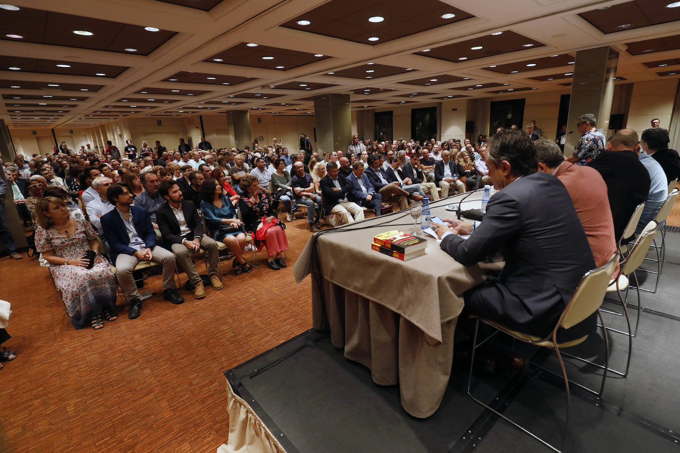 Fotos: Ramón Palomar presenta su nuevo libro, &#039;La Gallera&#039;, en el Aula LAS PROVINCIAS