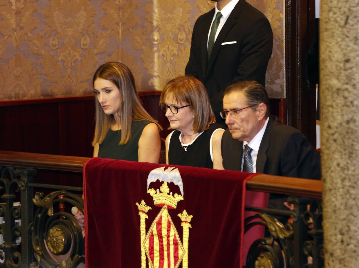 Consuelo Llobell y Carla García han sido nombradas como las máximas representantes de las Fallas 2020 en el acto celebrado este jueves en el Ayuntamiento de Valencia.