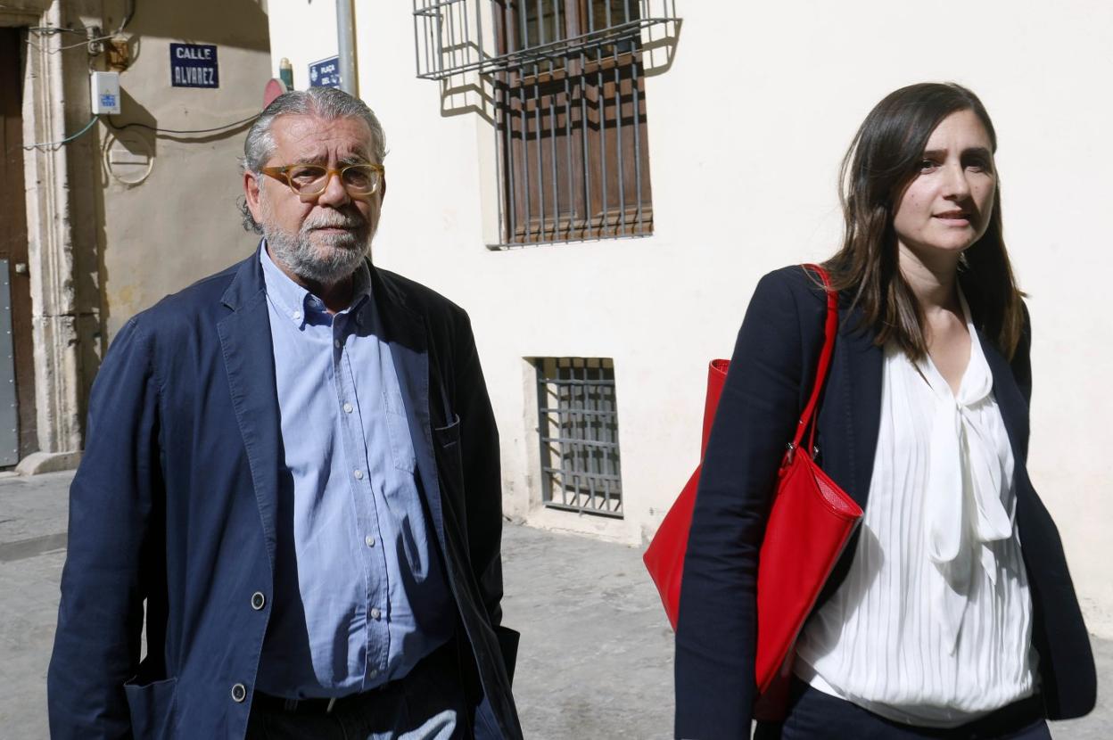 Vilar y Valía, ayer, a su llegada a la EMT. 