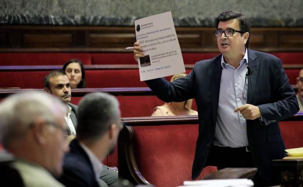 Fernando Giner durante el pleno del Ayuntamiento. 