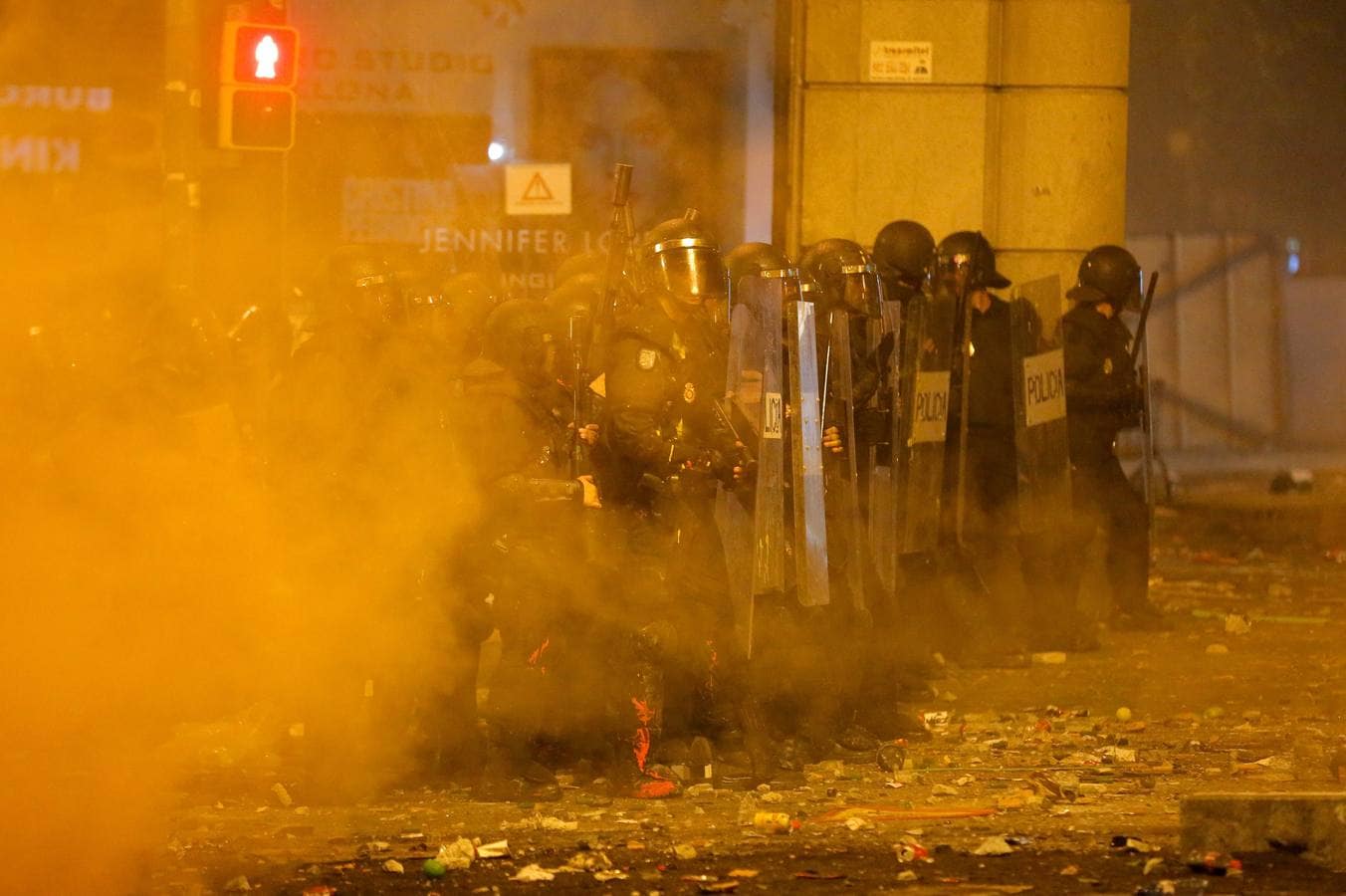 Quinta jornada de barricadas y cargas policiales en Catalunya