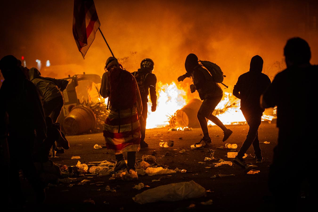 Quinta jornada de barricadas y cargas policiales en Catalunya