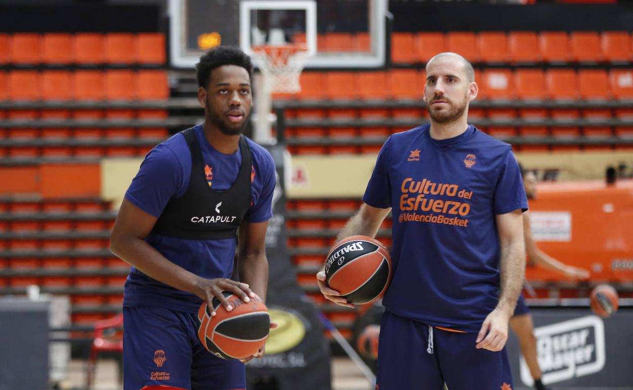 Jordan Loyd y Quino Colom, durante un entrenamiento. :: 