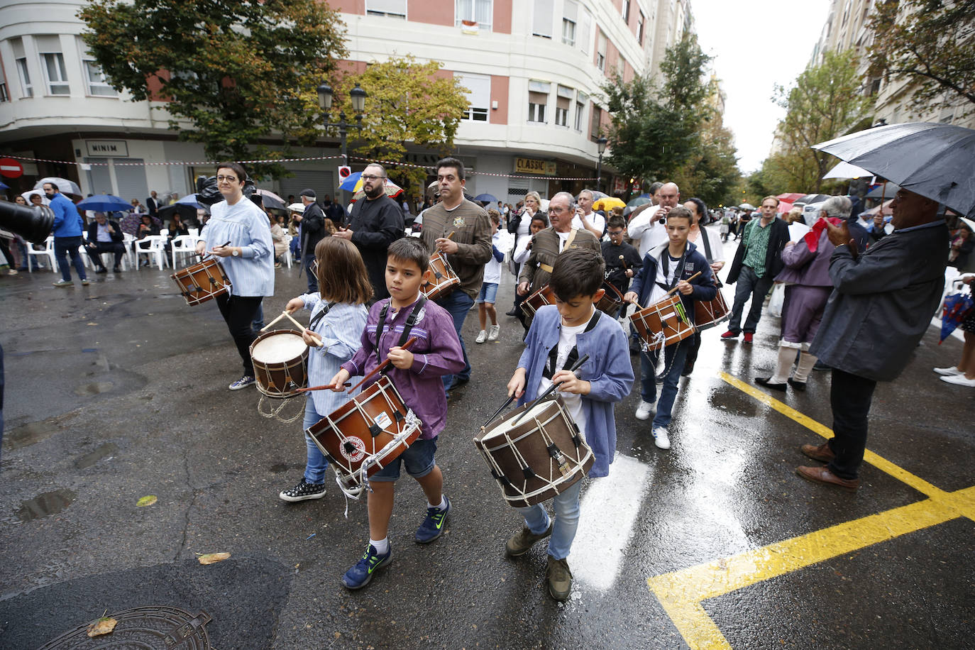 La Falla Joaquín Costa-Burriana recibe la visita de la fallera mayor de Valencia 2020, Consuelo Llobell, y su corte de honor para el tercer encuentro de música valenciana en el que participaron grupos de varios puntos de la Comunitat.