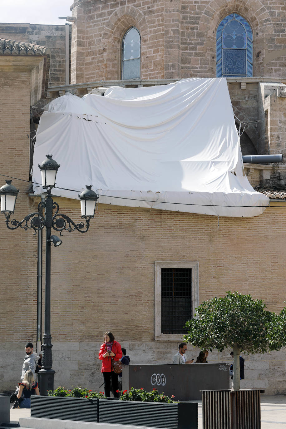 La Generalitat rechaza la demolición de la fachada neoclásica de la catedral de Valencia, en una resolución que se argumenta con los informes contrarios a la demolición de la Real Academia de Bellas Artes de San Carlos, la Universitat de València y la Universitat Politècnica de València.