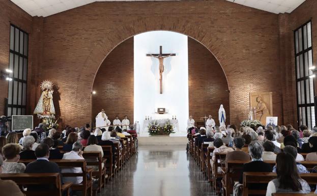 Imagen principal - Las reliquias de Santa Bernardette ya están en Valencia 