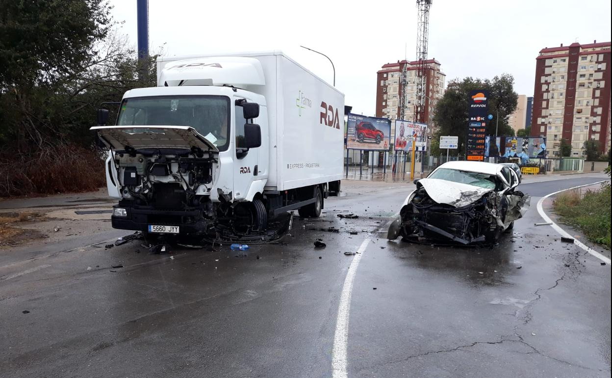 Los vehículos, tras el siniestro en la playa de la Pobla de Farnals.