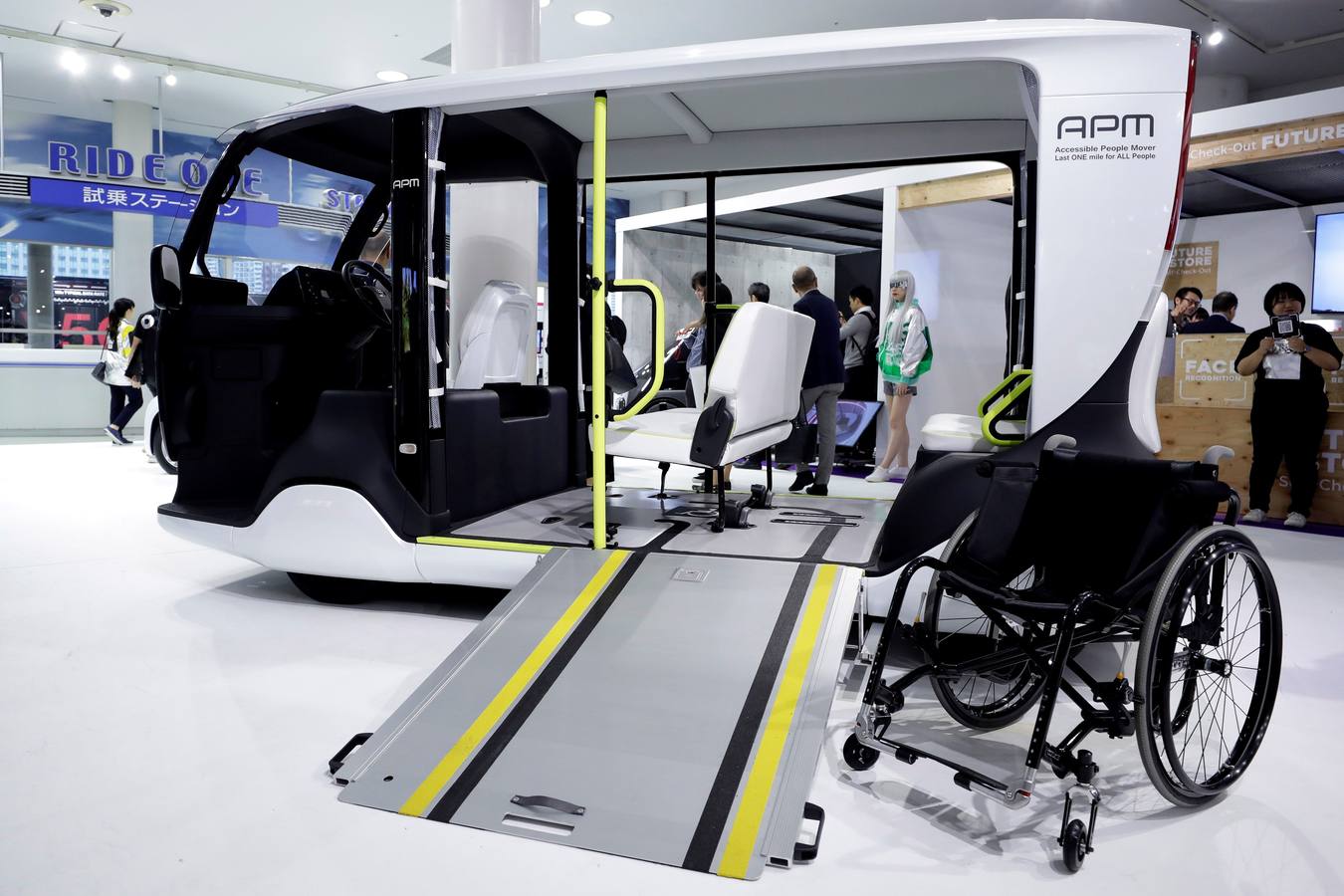 Toyota APM (Accessible People Mover). Fabricantes japoneses e internacionales muestran sus prototipos y novedades en la 46.ª edición del Tokyo Motor Show hasta el 4 de noviembre.