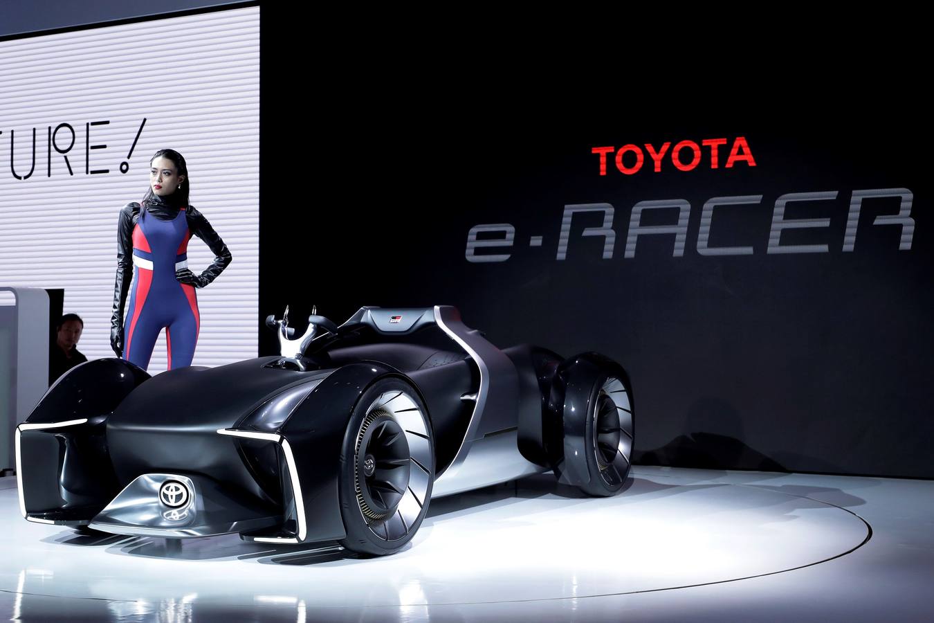 Toyota e-Racer. Fabricantes japoneses e internacionales muestran sus prototipos y novedades en la 46.ª edición del Tokyo Motor Show hasta el 4 de noviembre.