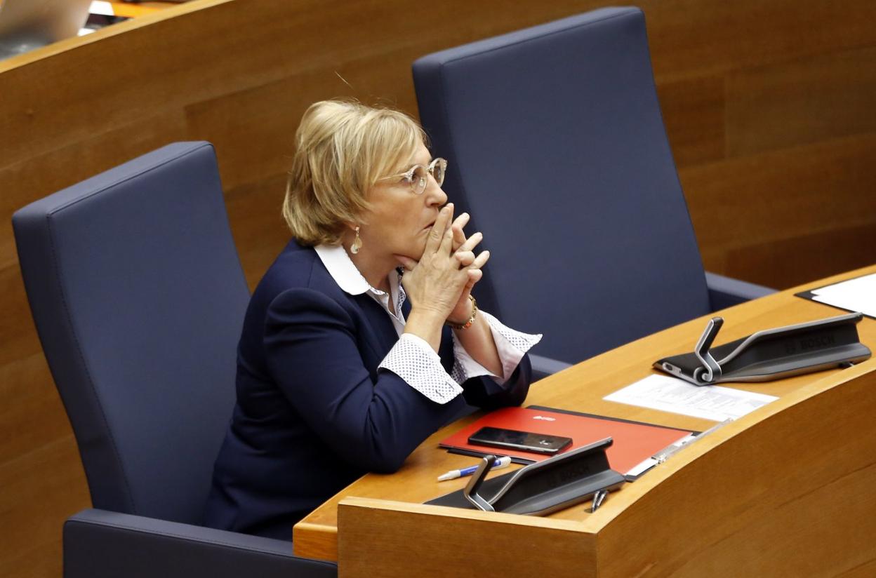 La consellera de Sanidad, Ana Barceló, durante un pleno de Les Corts. 