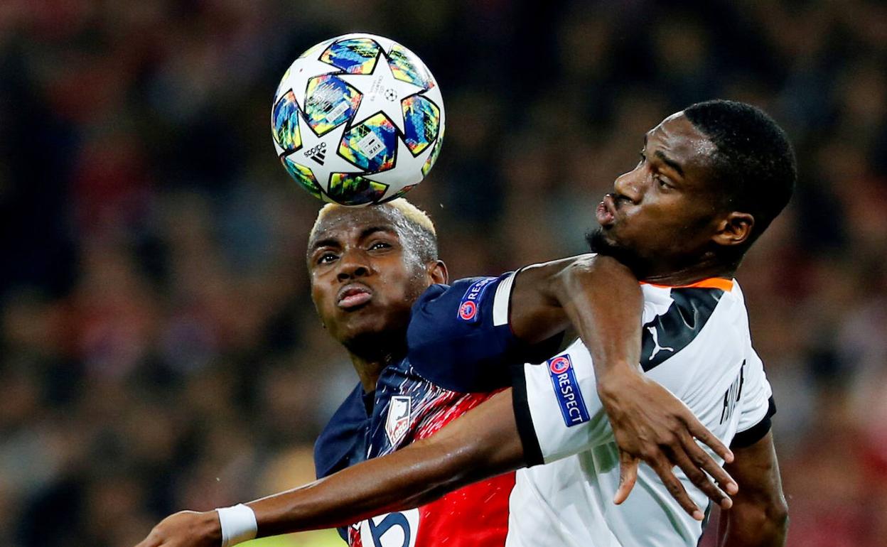 Kondogbia, durante el partido ante el Lille.