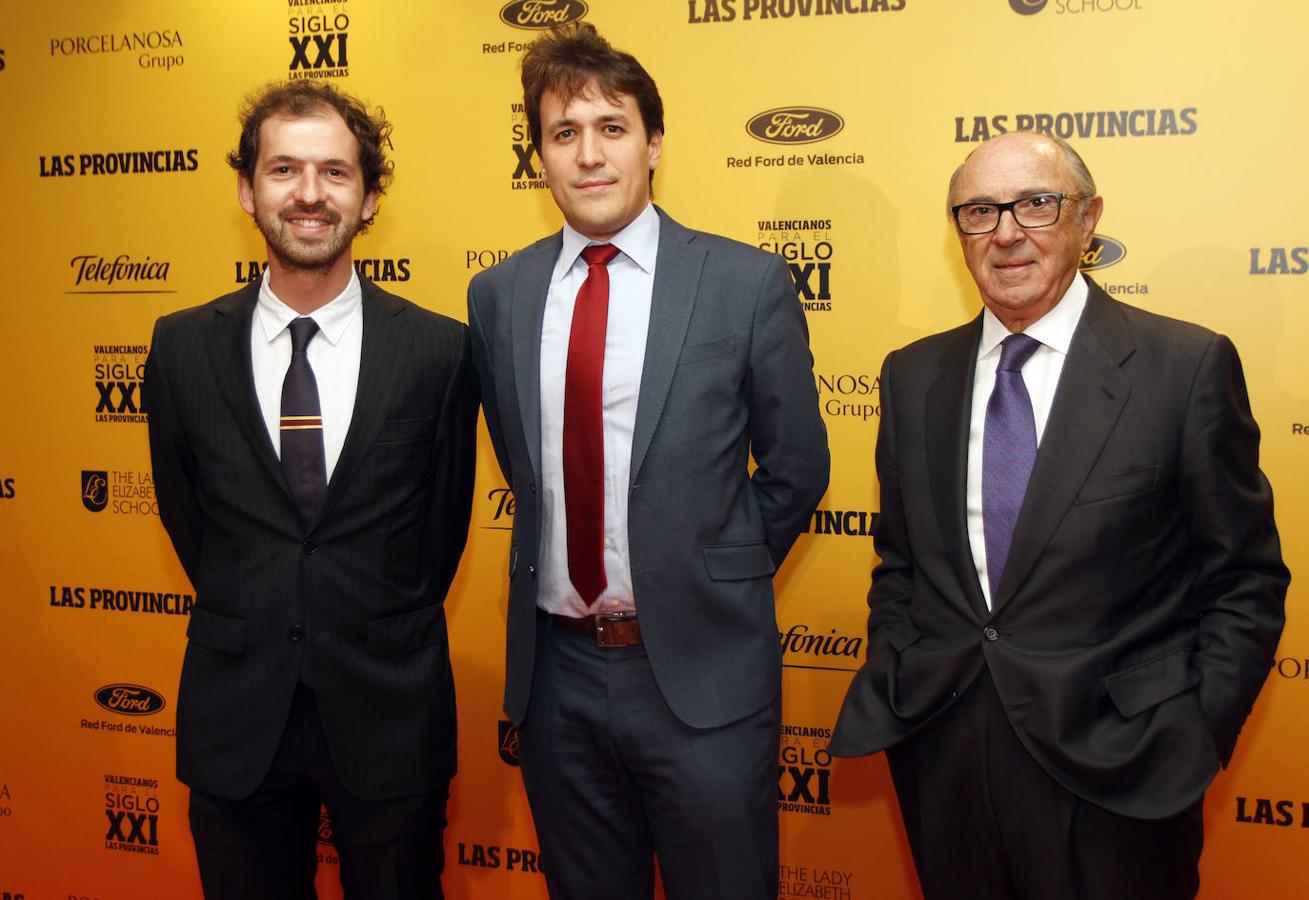 José Melo y Pablo Gutierrez, delegados regionales en la Comunitat Valenciana de ventas y postventa de Ford, junto a Pedro Toledano, de LAS PROVINCIAS.