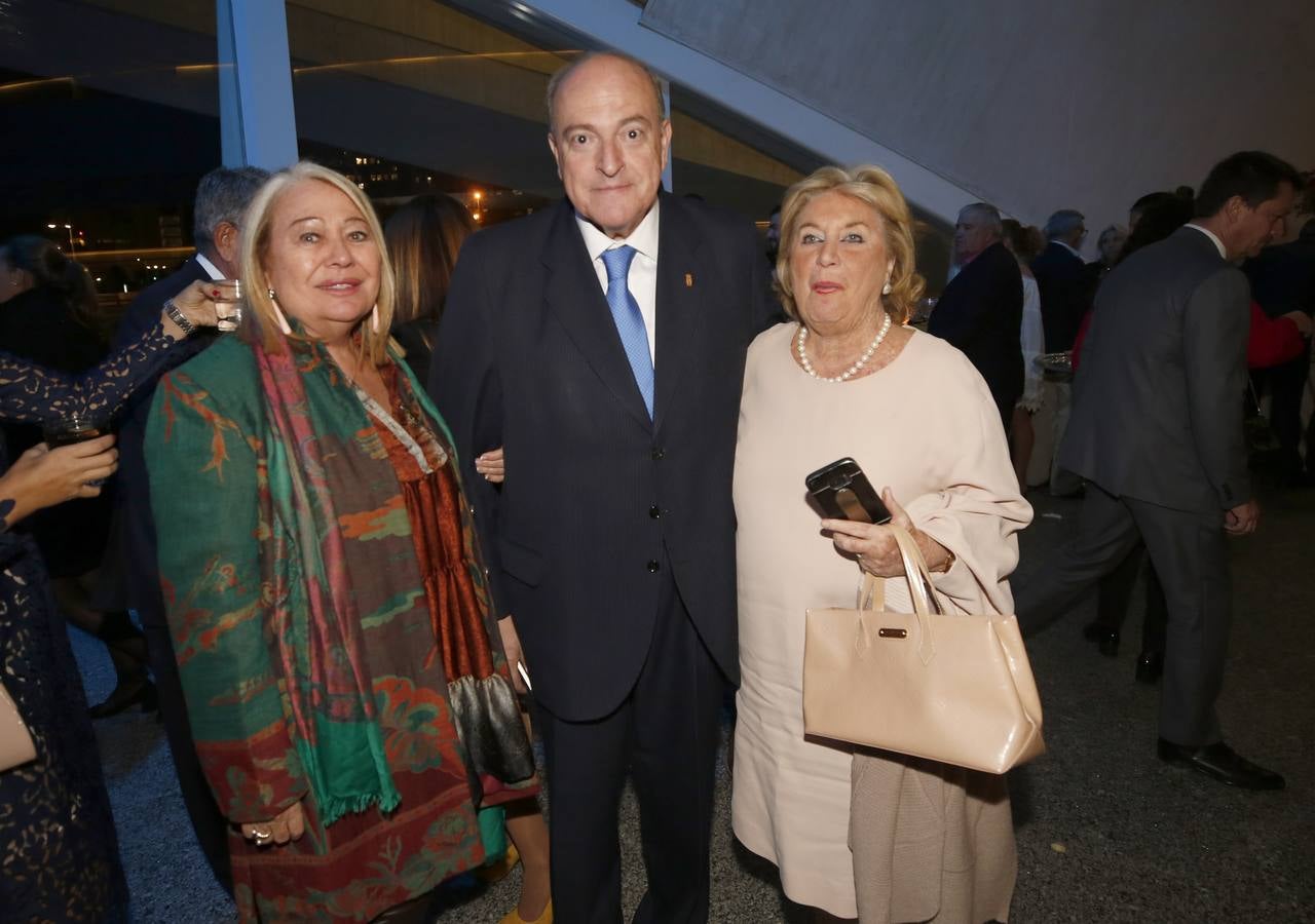 Mari Carmen Martínez, Julio Aguado y Lucila Talents, miembros del Casino de Agricultura de Valencia.